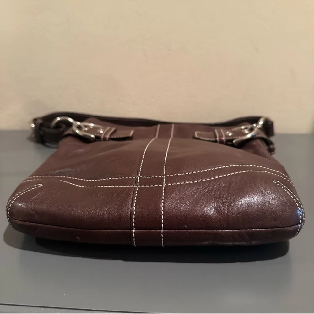 Coach SoHo Slim Duffle Dark Brown
Leather Y2K / Vintage (2006) Style 1453 - Picture 7 of 13